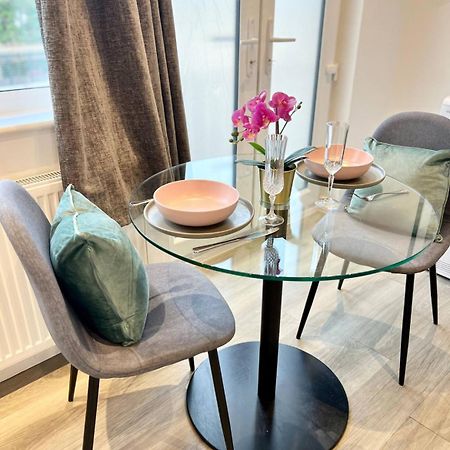 Lovely & Stylish 2 Bed Flat Close To Heathrow Yiewsley Eksteriør billede