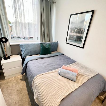Lovely & Stylish 2 Bed Flat Close To Heathrow Yiewsley Eksteriør billede