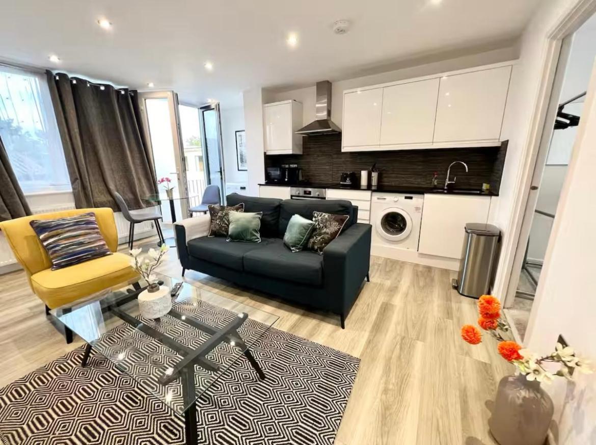 Lovely & Stylish 2 Bed Flat Close To Heathrow Yiewsley Eksteriør billede