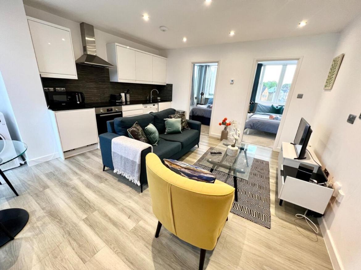Lovely & Stylish 2 Bed Flat Close To Heathrow Yiewsley Eksteriør billede
