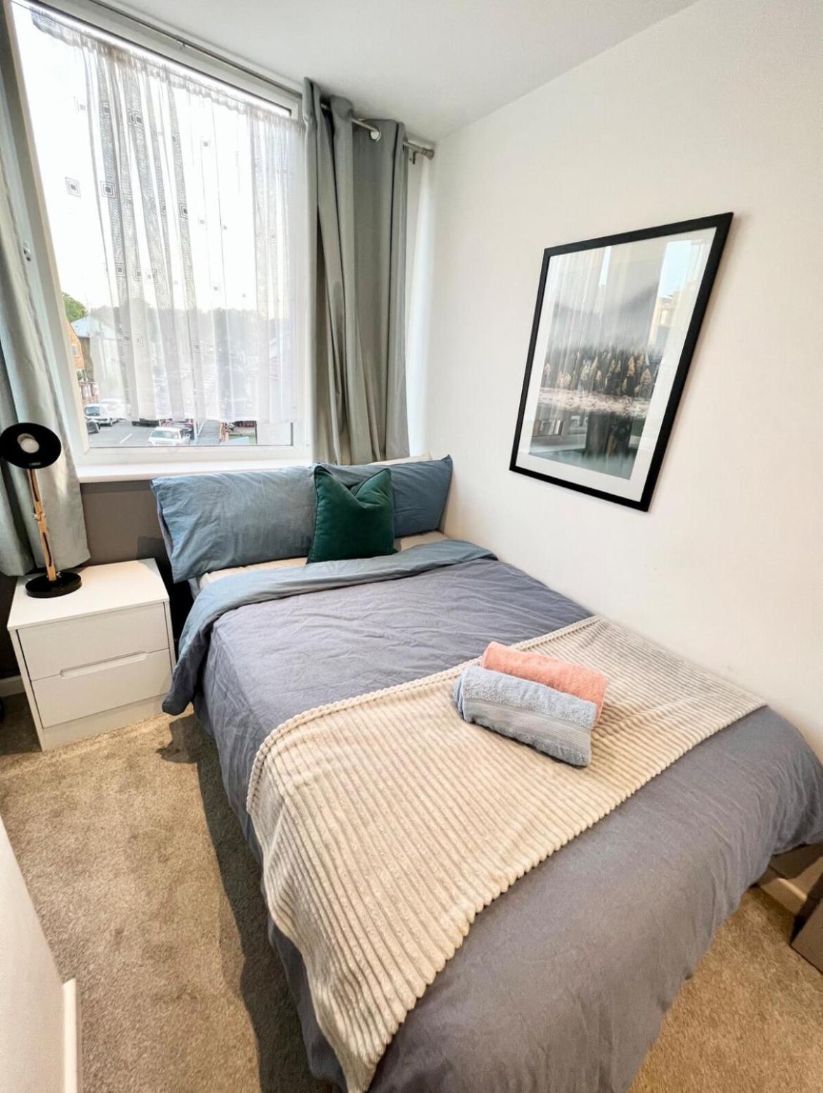 Lovely & Stylish 2 Bed Flat Close To Heathrow Yiewsley Eksteriør billede